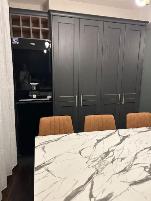 דירות קורק Patrick Street Townhouse מראה חיצוני תמונה