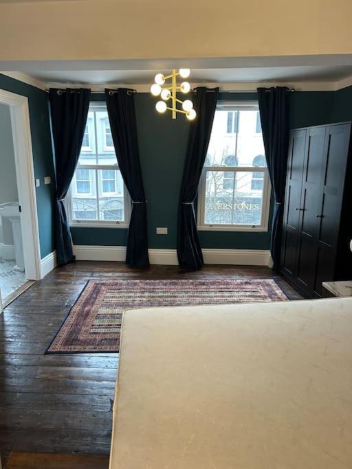 דירות קורק Patrick Street Townhouse מראה חיצוני תמונה