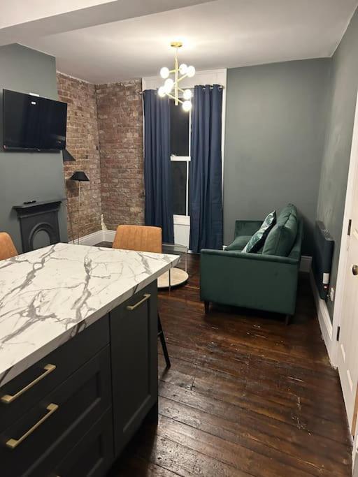 דירות קורק Patrick Street Townhouse מראה חיצוני תמונה
