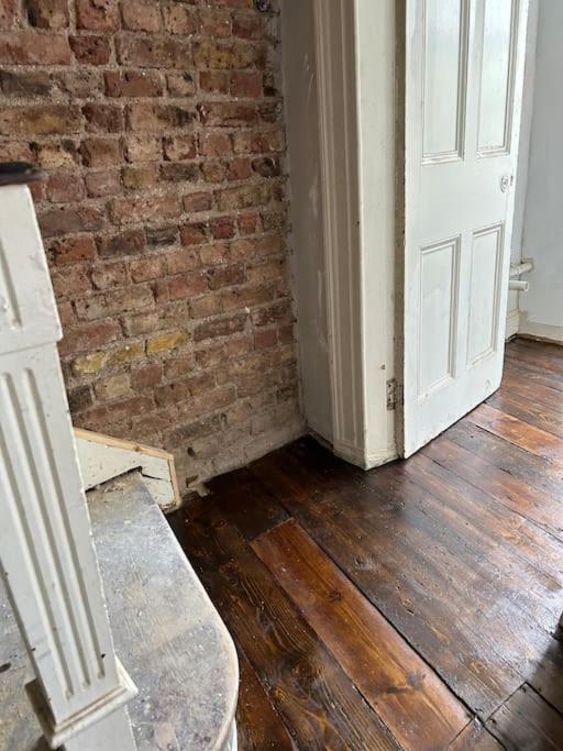 דירות קורק Patrick Street Townhouse מראה חיצוני תמונה