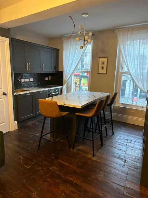 דירות קורק Patrick Street Townhouse מראה חיצוני תמונה