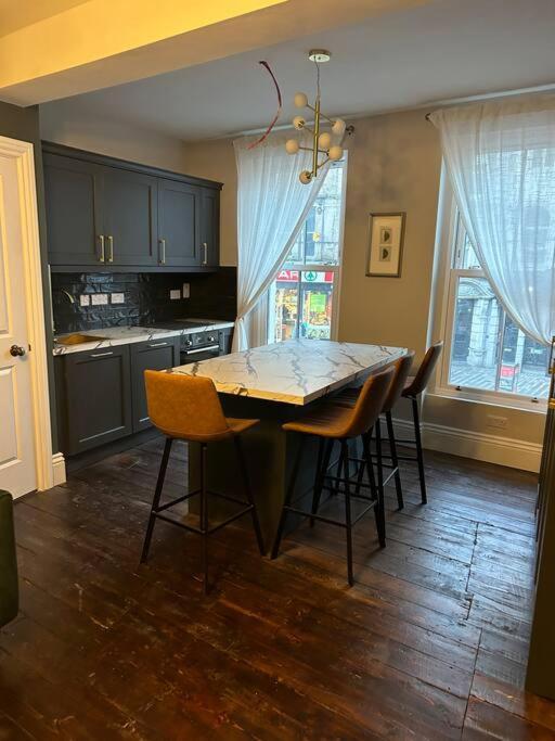 דירות קורק Patrick Street Townhouse מראה חיצוני תמונה